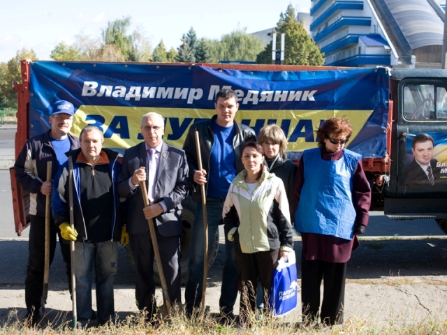 При содействии Владимира Медяника в Ленинском районе высадили более деревьев