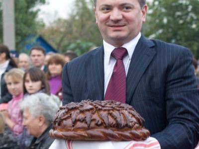 Владимир Медяник поздравил жителей Верхнешевыревки с Днем села