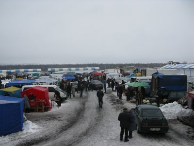 На оптовой ярмарке в Луганске возник ажиотаж вокруг куриных яиц фоторепортаж