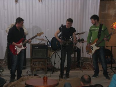 Вчера луганские фанаты рокмузыки проводили зиму фотовидео