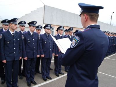 Луганский гарнизон милиции пополнили правоохранителей фото