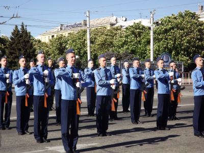 Репетицию парада ко Дню Победы провели в Луганске фото видео