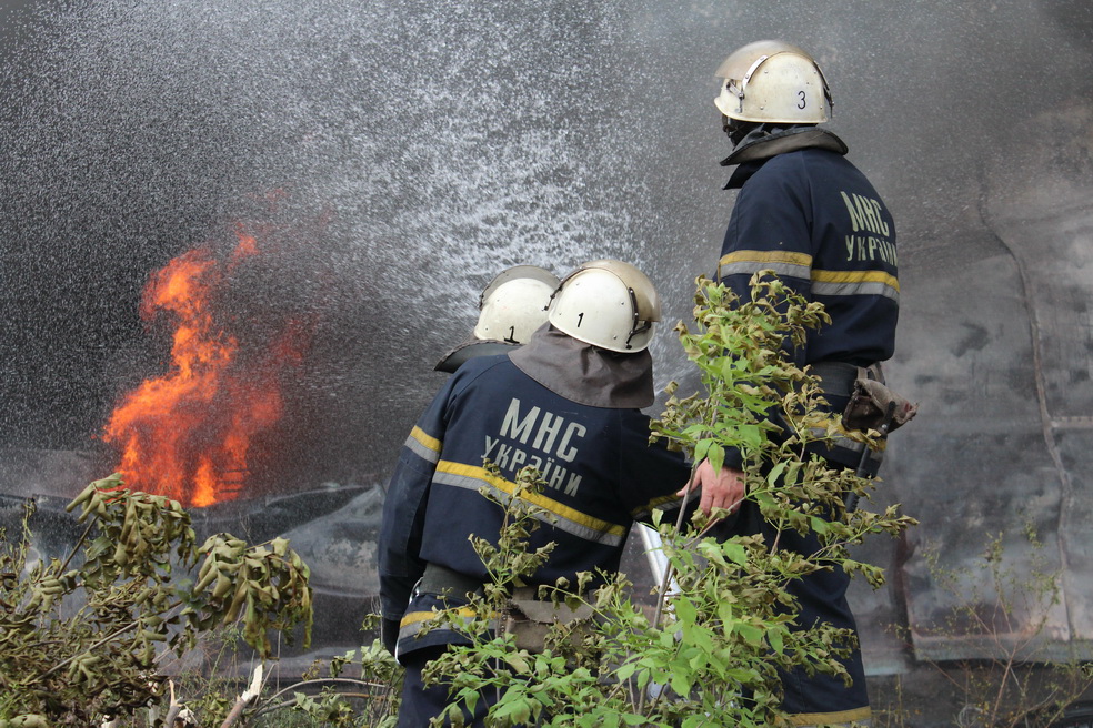 В Луганске горел склад со строительной химией фото видео