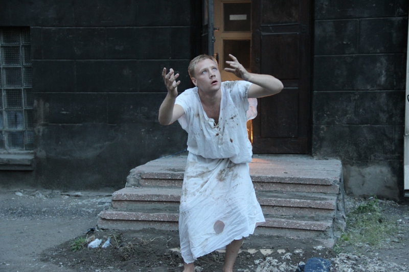 Самоубийство чревоугодие и прочие грехи показали зрителям фото видео