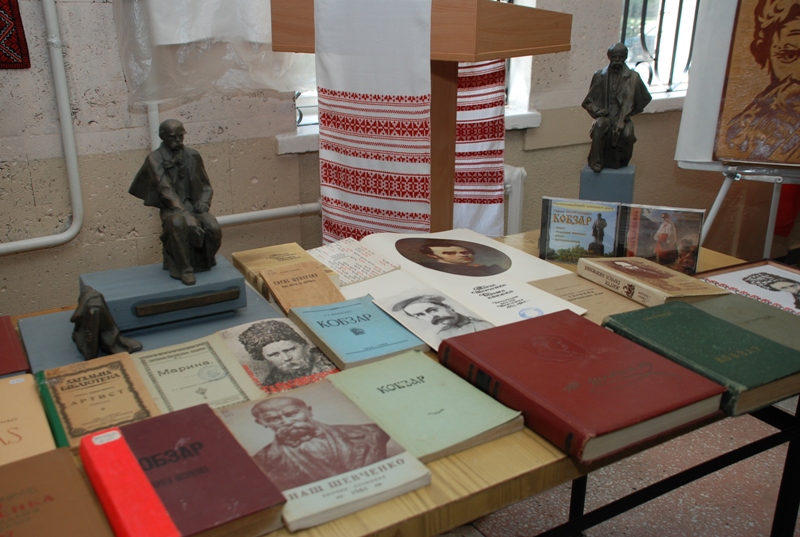 В Луганске проводят экскурсии во времена Тараса Шевченко фото