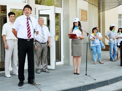 Луганские зори встретили детей локомотивостроителей фото