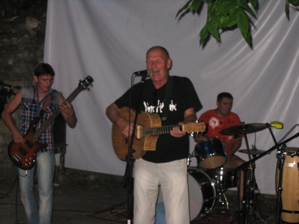 Группа Zималь Band порадовала луганских любителей альтернативного рока фотовидео