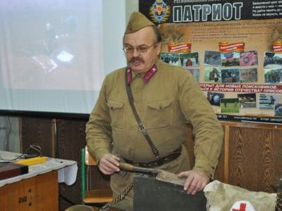 Луганские поисковики провели урок Памяти для лицеистов фото