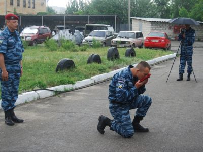 В Луганске испытывали бойцов Беркута