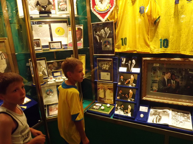 Юный луганчанин в свой день рождения побывал в музее Пеле