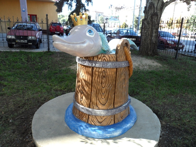 В Луганске открыли парк скульптур сказочных персонажей фото видео