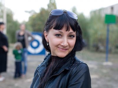 Владимир Медяник помог установить детскую площадку в поселке Краснодон