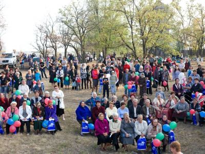 Владимир Медяник посетил торжества по случаю Дня рождения поселка Изварино