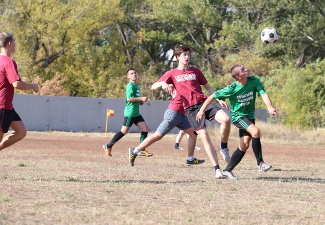 В Луганске стартовал турнир по футболу на Кубок Владимира Медяника