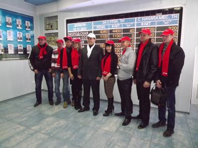 В Краснодоне стартовала волонтерская акция Десант добрых дел фото