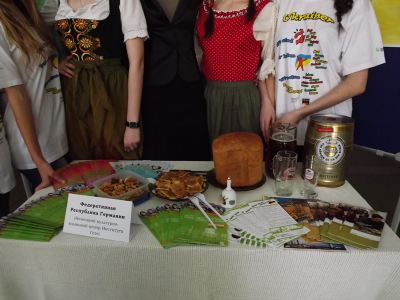 Луганские студенты предложили отведать борща и станцевать лезгинку фото видео