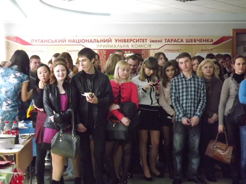 Луганские студенты предложили отведать борща и станцевать лезгинку фото видео