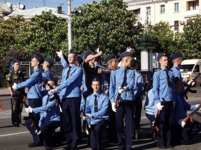 Репетицию парада ко Дню Победы провели в Луганске фото видео