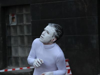 Самоубийство чревоугодие и прочие грехи показали зрителям фото видео