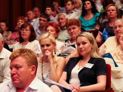 Александра Ефремова еще на года избрали председателем Луганской облорганизации Партии регионов фото