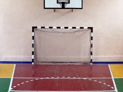 В луганских школах взялись за ремонт спортзалов фото