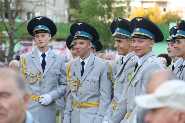 Владимир Медяник поздравил жителей с Днем рождения Городка ЛВВАУШ