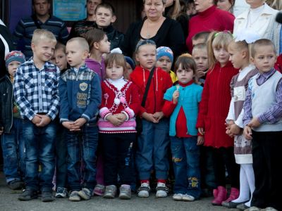 В Новосветловке при содействии Владимира Медяника оборудовали площадку в яслисаде Аленушка