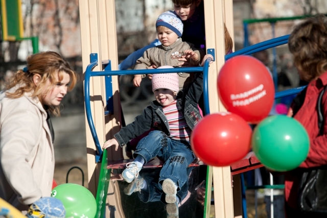 При поддержке Владимира Медяника детсад и школа в Семейкино получили новое оборудование