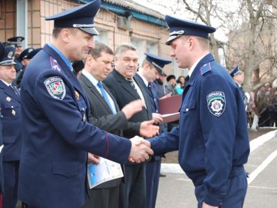 Луганский гарнизон милиции пополнили правоохранителей фото