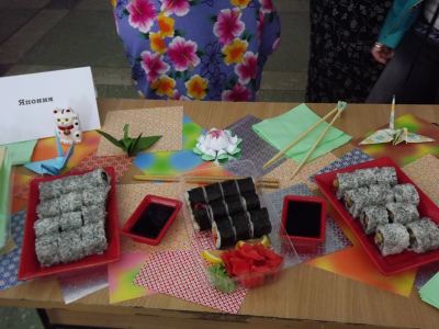 Луганские студенты предложили отведать борща и станцевать лезгинку фото видео