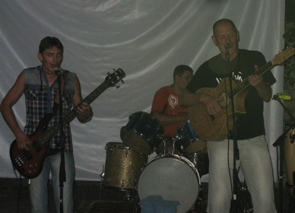 Группа Zималь Band порадовала луганских любителей альтернативного рока фотовидео