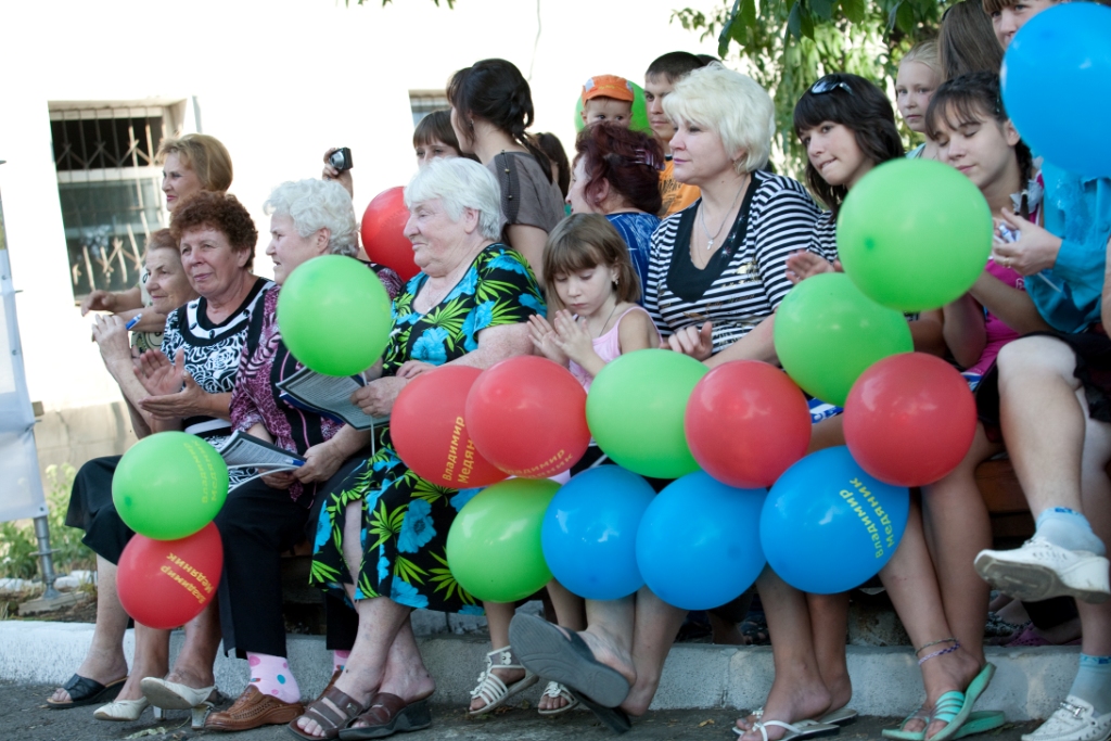 Владимир Медяник поздравил жителей УралоКавказа с Днем рожденния поселка