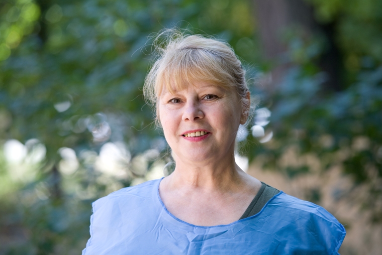 В рамках программы Владимира Медяника Чистый двор на квартале Еременко спилили сухостой