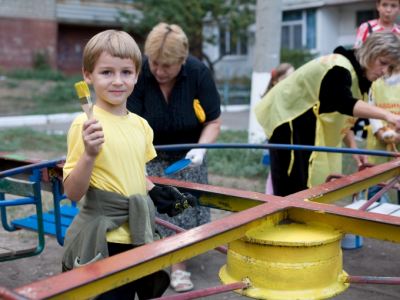 По инициативе Владимира Медяника в Краснодоне провели дружный субботник