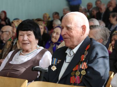 Владимир Медяник поздравил луганских ветеранов войны и труда