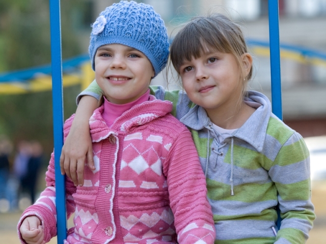 В Краснодоне при содействии Владимира Медяника открыли новую детскую площадку