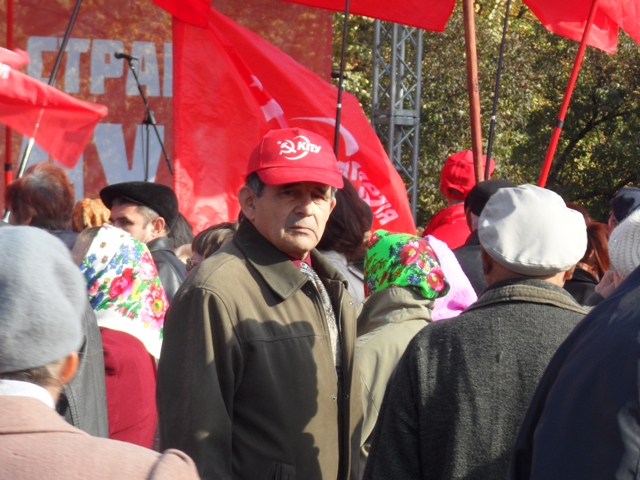 Митинг с участием Петра Симоненко прошел в Луганске под аккомпанемент Радикальной партии Ляшко фото видео