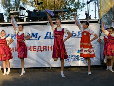 Владимир Медяник поздравил жителей Новоанновки с летием села