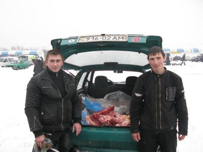 Крестьяне из Беловодского района продали на ярмарке свинью Машку фоторепортаж