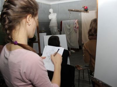 Уникальный конкурс среди молодых художников проходит в Луганске фото видео