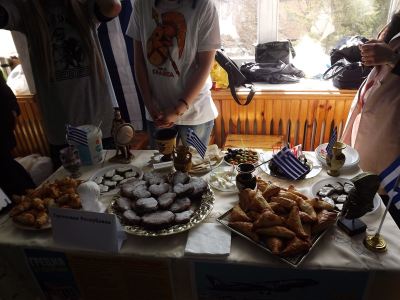 Луганские студенты предложили отведать борща и станцевать лезгинку фото видео