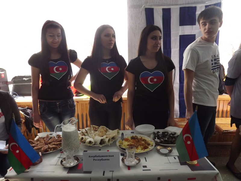 Луганские студенты предложили отведать борща и станцевать лезгинку фото видео