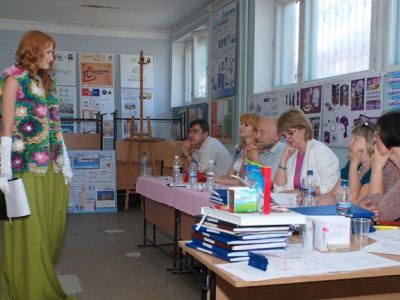 Тема ковра раскрыта В Луганске создали новую коллекцию одежды фото