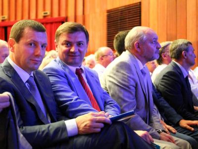 Александра Ефремова еще на года избрали председателем Луганской облорганизации Партии регионов фото