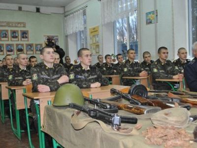 Луганские поисковики провели урок Памяти для лицеистов фото