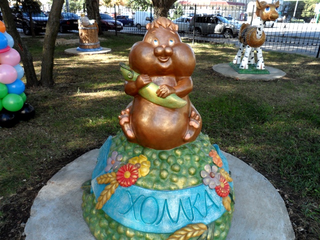 В Луганске открыли парк скульптур сказочных персонажей фото видео