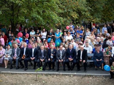 Владимир Медяник поздравил поселок Краснодон с Днем рождения