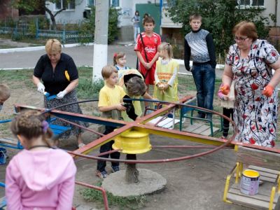 По инициативе Владимира Медяника в Краснодоне провели дружный субботник