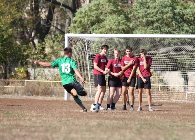 В Луганске стартовал турнир по футболу на Кубок Владимира Медяника
