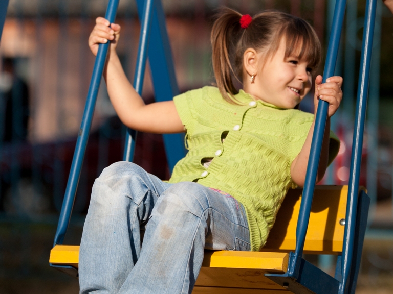 В Новосветловке при содействии Владимира Медяника оборудовали площадку в яслисаде Аленушка